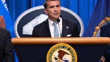 Fraude al sistema de salud en Estados Unidos: acusan a 15 personas por reclamos de $2.000 millones