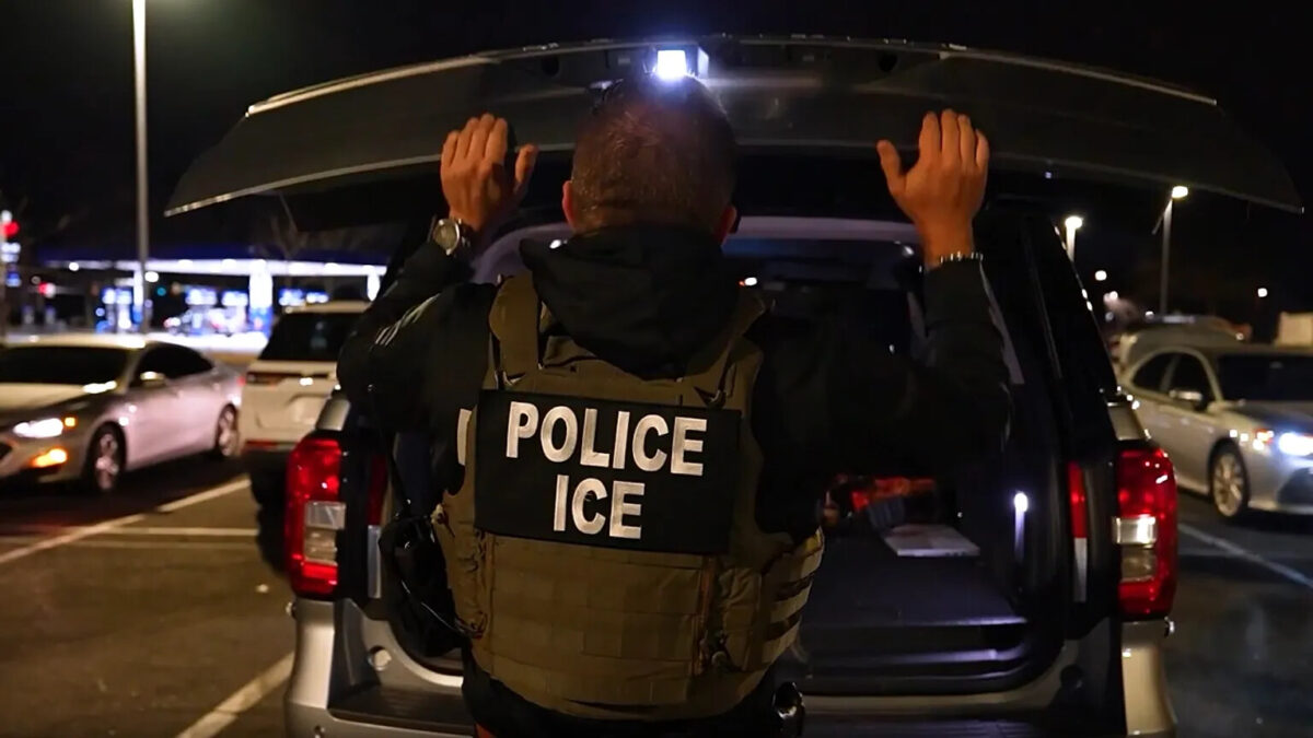 Demanda contra ICE exige revelar dónde están miles de detenidos