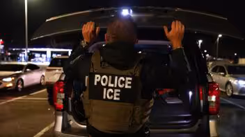 Demanda contra ICE exige revelar dónde están miles de detenidos