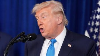 Trump llama «estúpido» a Obama por sus críticas a las reformas de la Casa Blanca
