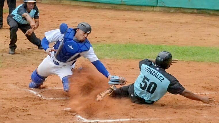 Industriales y Piratas de La Isla quedan 8-8 tras sellarse el juego por oscuridad