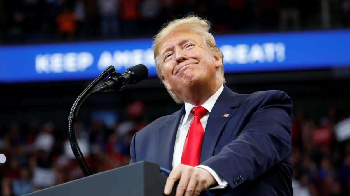 Trump pone la inmigración en el centro de su campaña en Kentucky