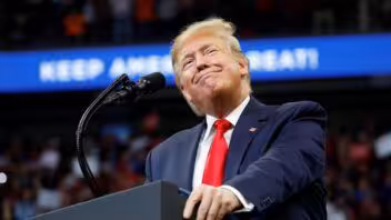 Trump pone la inmigración en el centro de su campaña en Kentucky