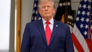 Trump llama “vergüenza” a los ataques ucranianos contra refinerías rusas