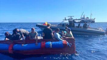 Emigración irregular de cubanos: advertencia de la embajada desata reclamos por vías legales