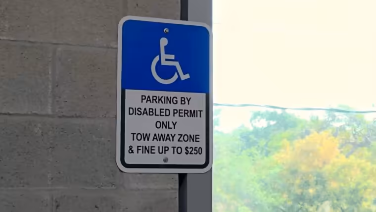 Miami-Dade cancela 6.036 permisos de estacionamiento y habilita trámites en línea