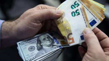 El dólar vuelve a subir con fuerza y baja el Euro. Tasas de cambio hoy