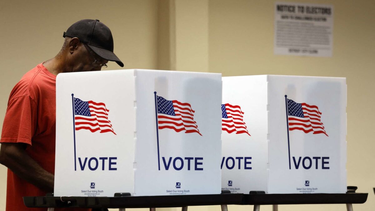 California: Trump pide apartar papeletas de 20.000 electores mientras revisan su ciudadanía