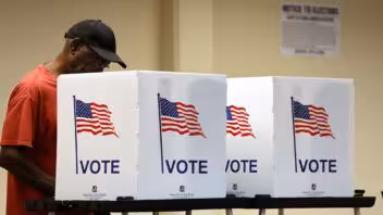 California: Trump pide apartar papeletas de 20.000 electores mientras revisan su ciudadanía