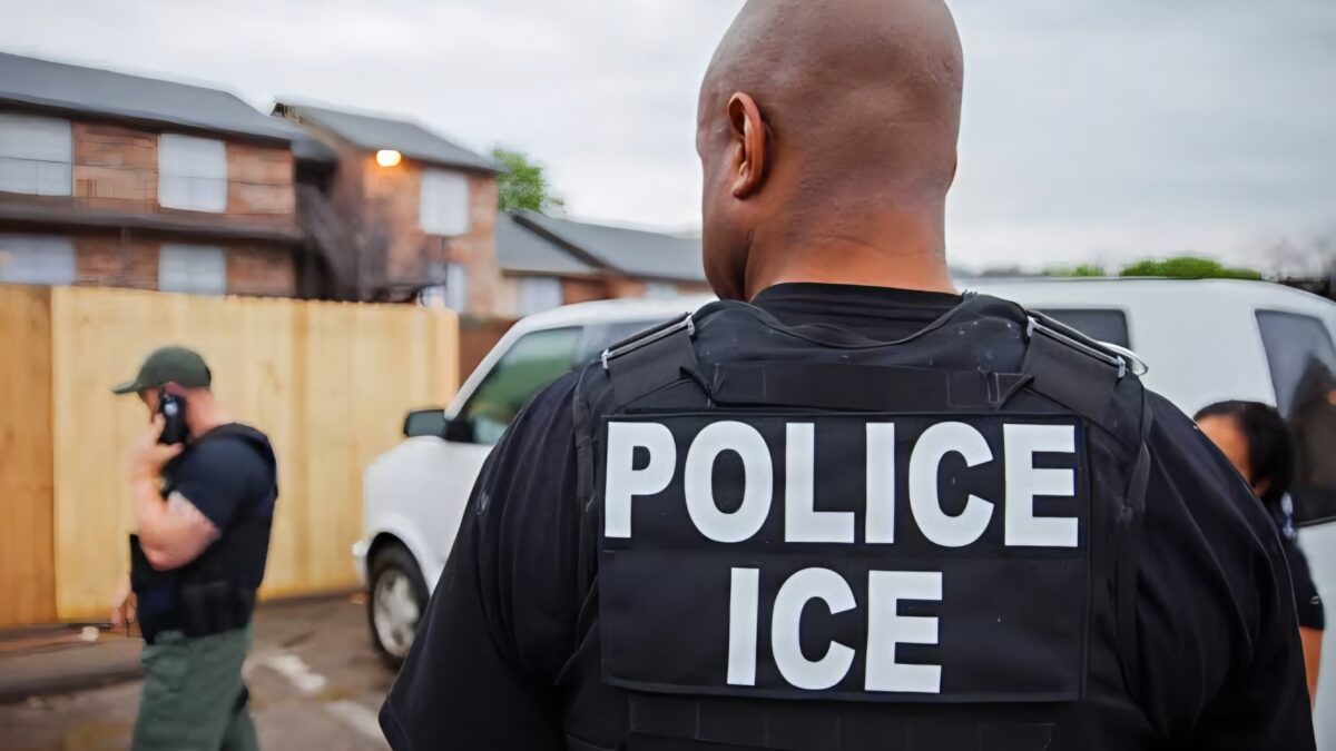 Operativos de ICE: ¿cuándo pueden entrar a una casa, detenerte o usar la fuerza?