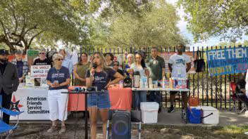 Demanda contra ICE cuestiona las detenciones en Miramar, donde citan a cubanos con I-220A