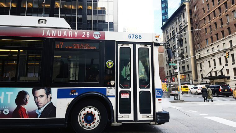 Metro y autobús en Nueva York: tarifas de 2026 y límite semanal con OMNY