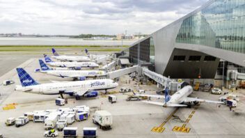 Boletos de avión para las fiestas: Acción de Gracias cuesta 39% más