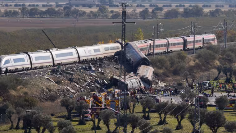 Choque de trenes en Toledo deja al menos 68 muertos y 108 heridos