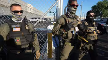 Reportan unas 40 detenciones de ICE cerca de una escuela en Riverside