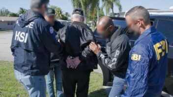 Detención sin fianza tras años en Estados Unidos: alcance para cubanos con I-220A