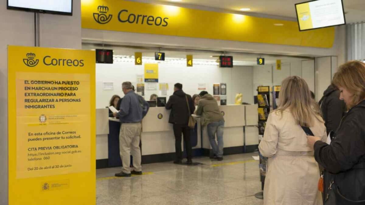 Regularización en España: Correos seguirá recibiendo documentos hasta diciembre