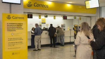 Regularización en España: Correos seguirá recibiendo documentos hasta diciembre