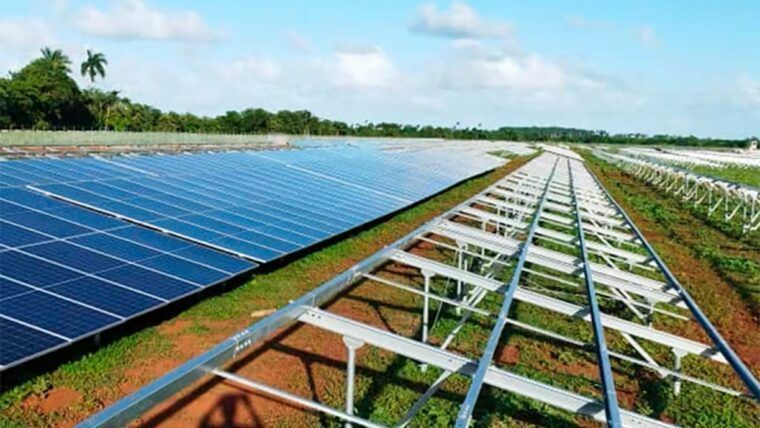 Parques solares en Cuba: ministro cifra su capacidad en unos 1.400 MW
