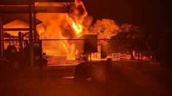 Incendio de isotanque en Manzanillo deja cinco heridos, uno crítico