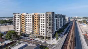 Torre de 347 apartamentos enfrenta demanda de ejecución hipotecaria en Hialeah