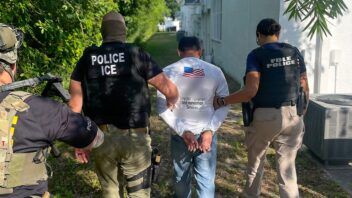 Demanda contra ICE en Miramar denuncia privaciones y trabas para contactar a familiares