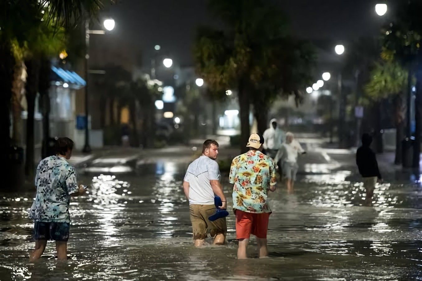 Isaías eleva el riesgo de inundaciones repentinas en Florida y Alabama