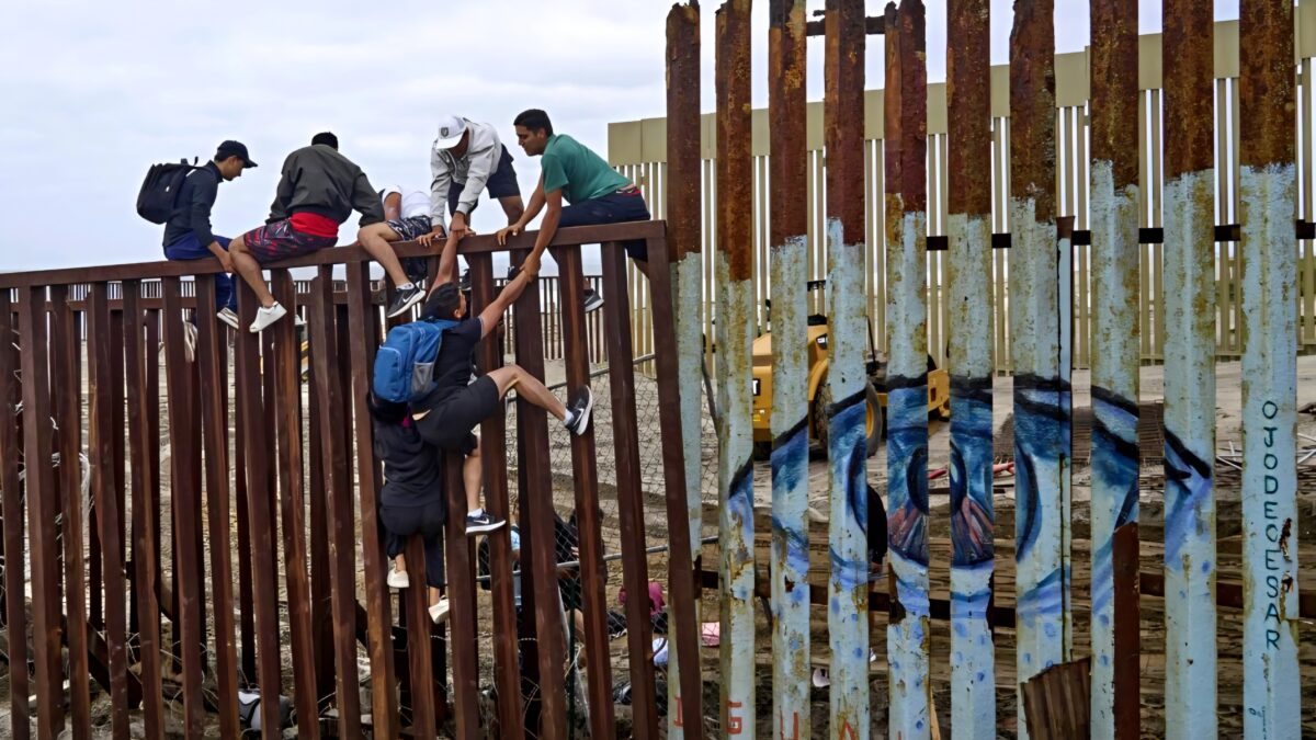 Cruces irregulares en Estados Unidos: 98.708 detenciones en la frontera suroeste