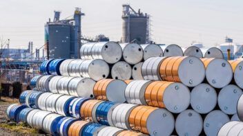 G7 acuerda la liberación de 100 millones de barriles para frenar los precios del combustible