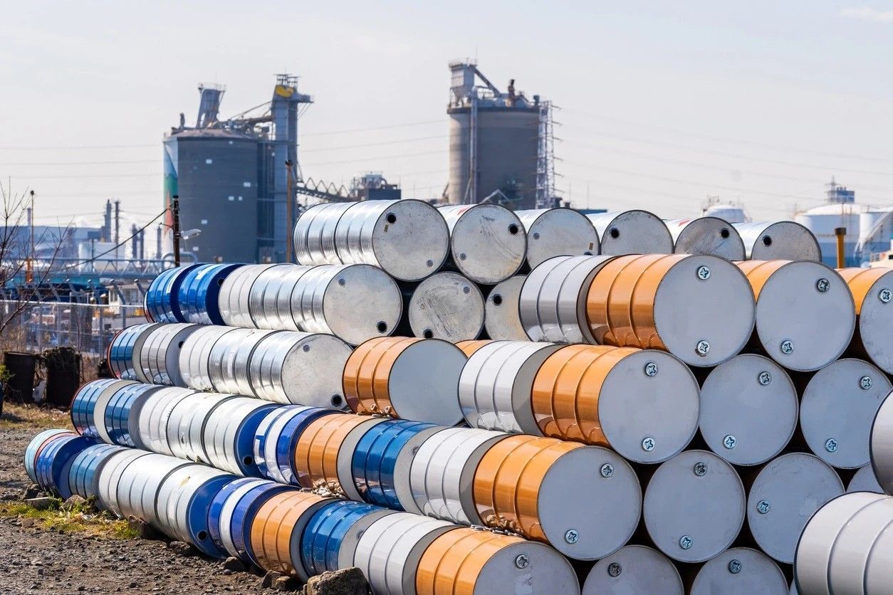 G7 acuerda la liberación de 100 millones de barriles para frenar los precios del combustible