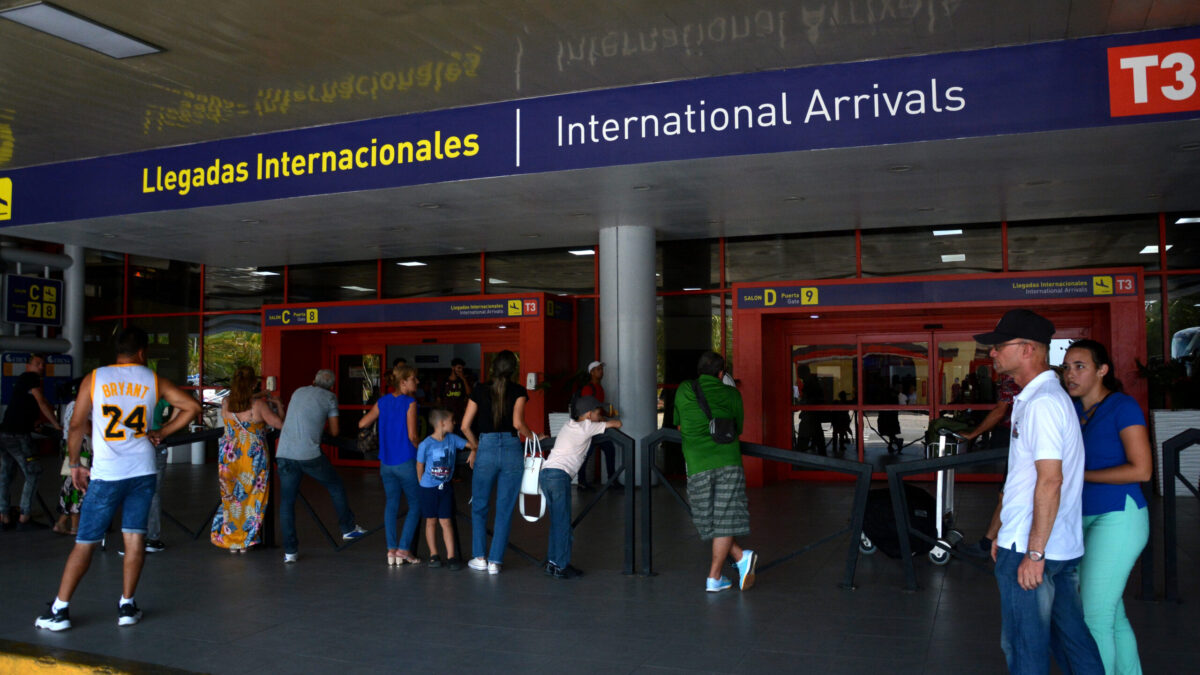 ¿Tienes pasaje para salir de Cuba? Así puedes consultar si tienes una prohibición migratoria que te impida salir