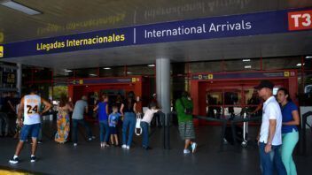 ¿Tienes pasaje para salir de Cuba? Así puedes consultar si tienes una prohibición migratoria que te impida salir