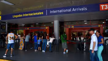 ¿Tienes pasaje para salir de Cuba? Así puedes consultar si tienes una prohibición migratoria que te impida salir