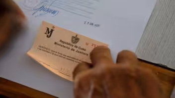 ¿Vives fuera de Cuba? Esto debes saber para solicitar tus antecedentes penales
