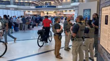 12 años de residente en EE.UU. y acabó en el «cuartico» del aeropuerto de Miami al volver de Cuba