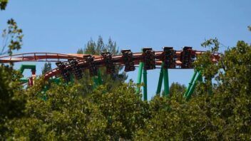 Six Flags cierra temporalmente nueve montañas rusas en seis parques en EE.UU.
