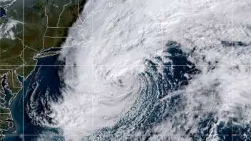 Tormenta Josephine se aleja de Estados Unidos, pero podría alcanzar vientos de huracán