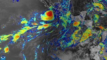 NOAA mantiene vigilancia por fuerte actividad ciclónica en el Pacífico: cuatro sistemas bajo atención