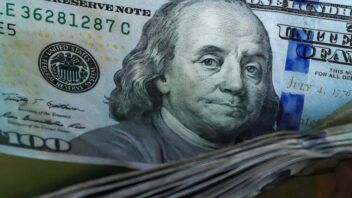Dólar digue subiendo y mantiene al peso cubano bajo presión: así amanecen las tasas de cambio