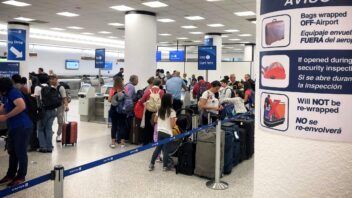 Gobierno de Estados Unidos busca invalidar demanda de 992 cubanos con I-220A en Miami