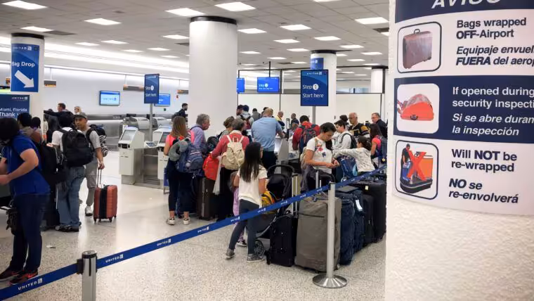 Gobierno de Estados Unidos busca invalidar demanda de 992 cubanos con I-220A en Miami