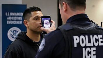 Inmigrantes detenidos podrán completar biométricos ante USCIS tras fallo federal