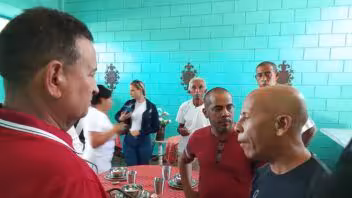 Almuerzos por hasta 50 pesos en un hogar comunitario de Manzanillo