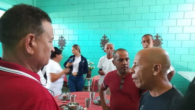 Almuerzos por hasta 50 pesos en un hogar comunitario de Manzanillo