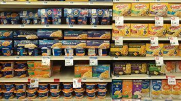 Te dan $120 dólares para comprar comida en Estados Unidos, pero vencen 122 días después del depósito