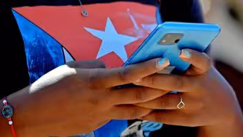 La telefonía en Manatí funciona apenas unas horas al día pese a los paneles solares