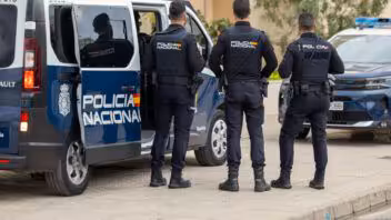 Detienen a un cubano con 997 puros en La Jonquera, España