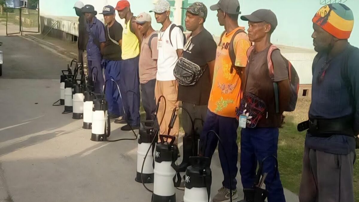 Refuerzan la fumigación en Santiago de Cuba con aspersores donados