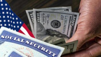 Aumentan los pagos y las ayudas aquí en Estados Unidos: ¿cuánto más cobrarás y desde cuándo?