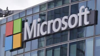 Microsoft enfrenta un veto en el trámite laboral para residencia permanente